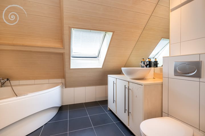 Photo 22 of Burgemeester Overdorpstraat 36