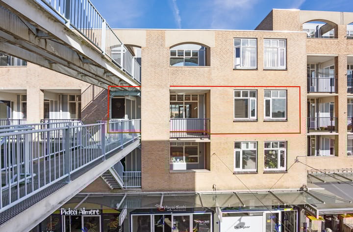 Photo 2 of Zadelmakerstraat 39