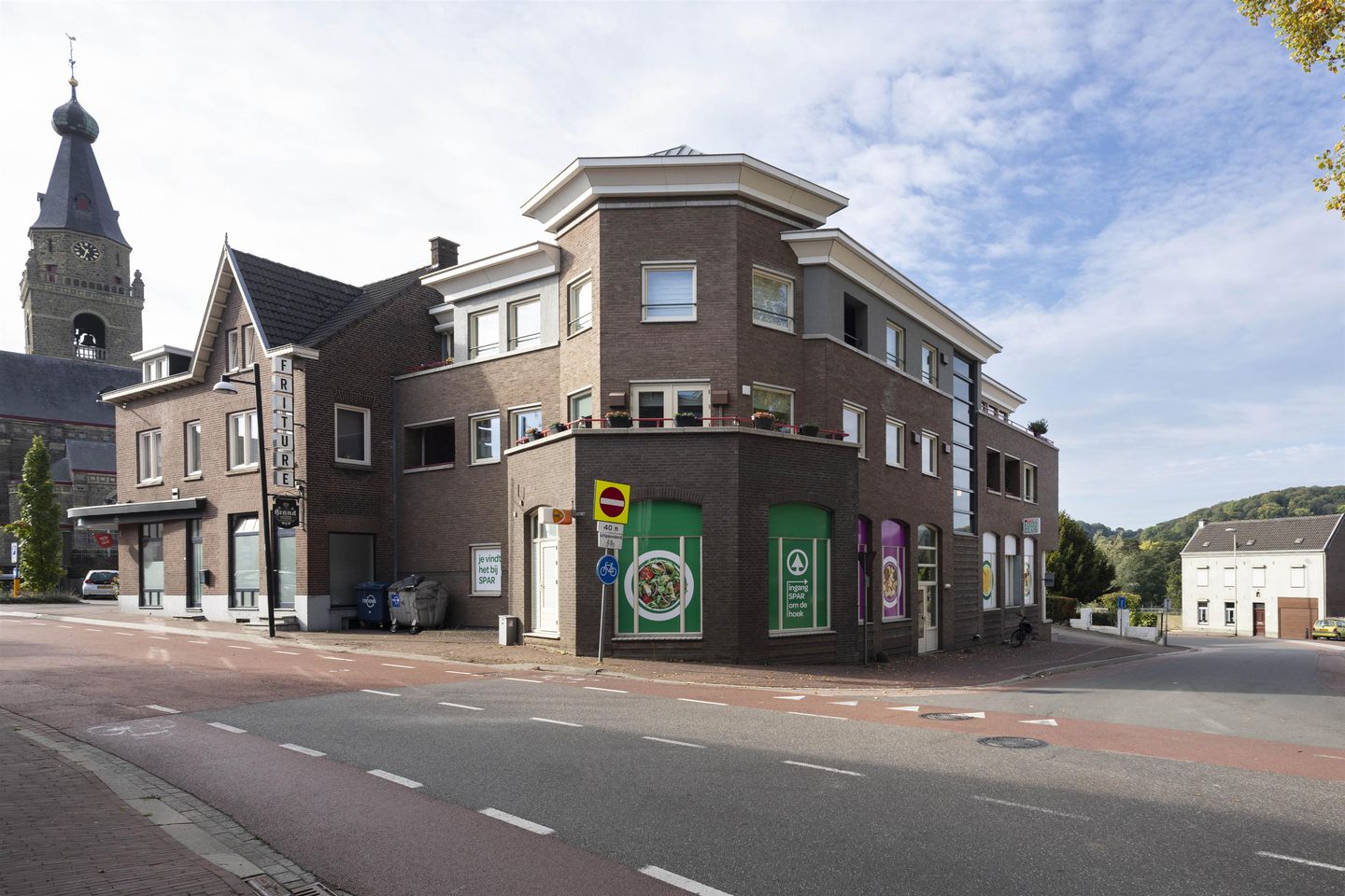 View photo 2 of Kerkstraat 1