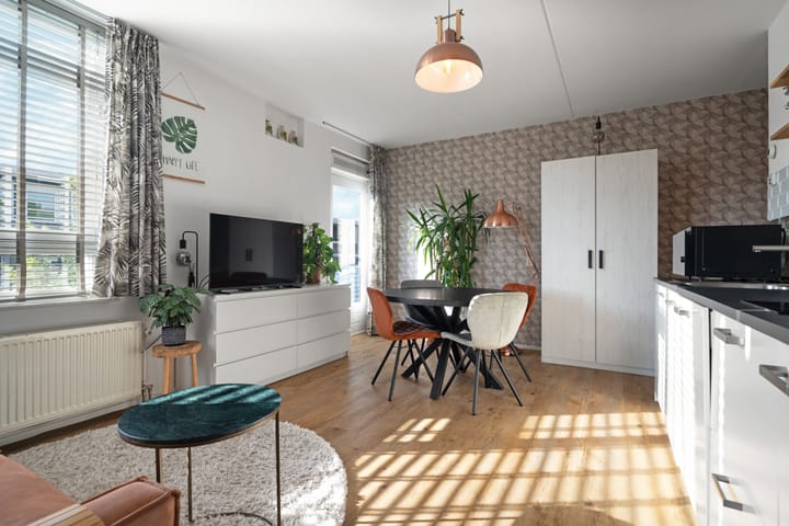 Czaar Peterstraat 37-E main image