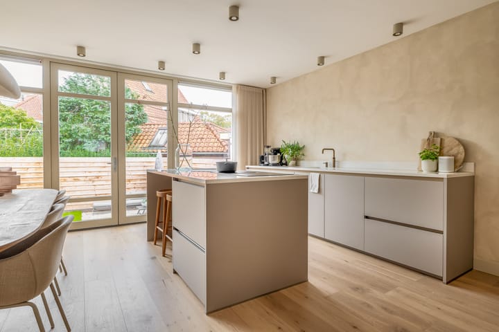 Photo 20 of Olivier van Noortstraat 1