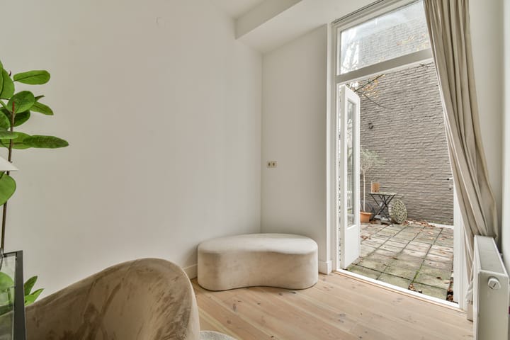 Photo 10 of Wolvenstraat 26