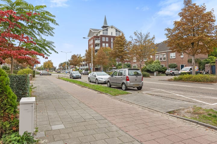 Photo 28 of Burgemeester van Houtlaan 34