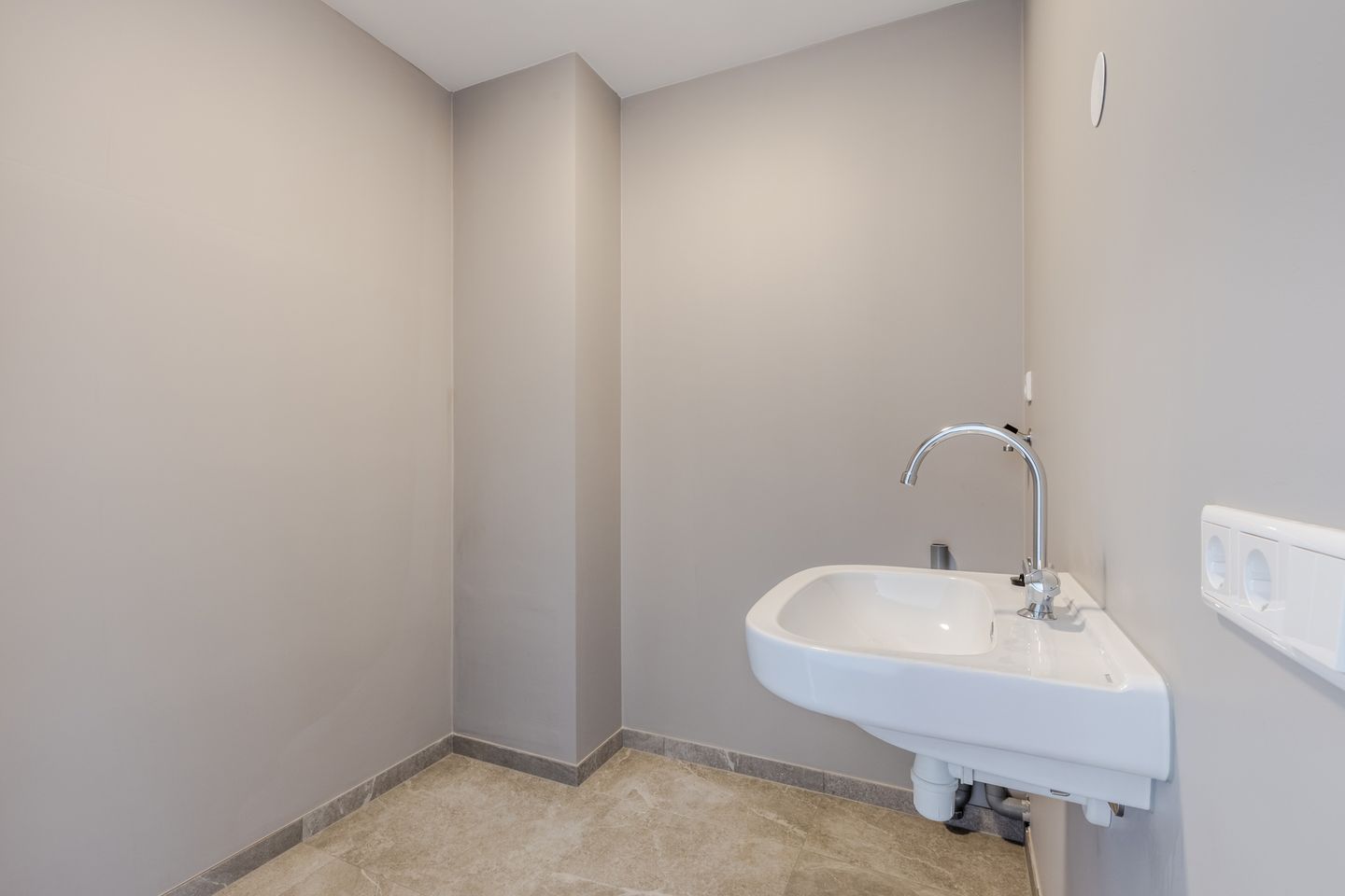 Photo 25 of Hoofdweg 1197-C