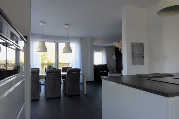 Photo 11 of Aardaker 43