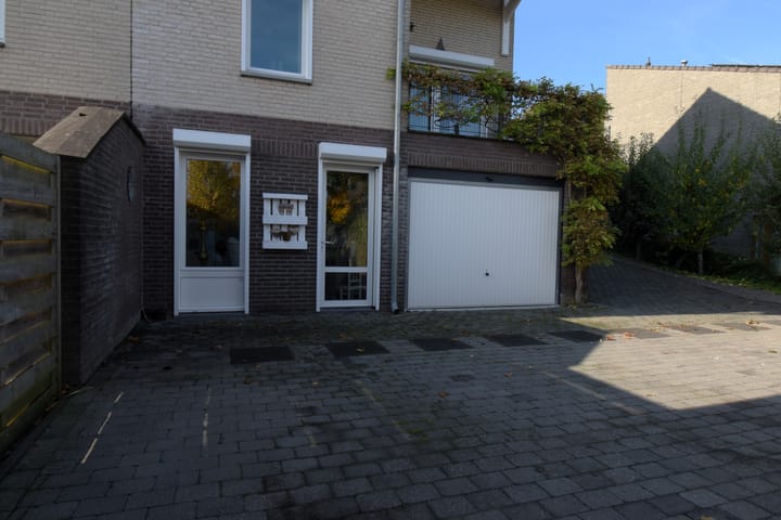 Photo 21 of Aardaker 43