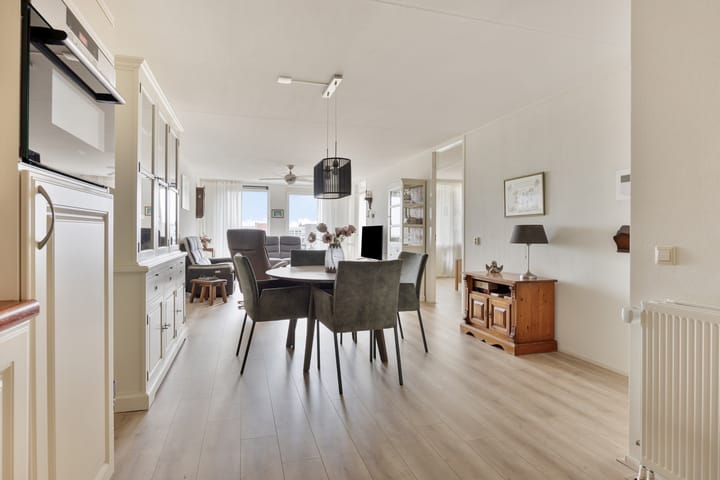 Photo 20 of Middeldijkerplein 118