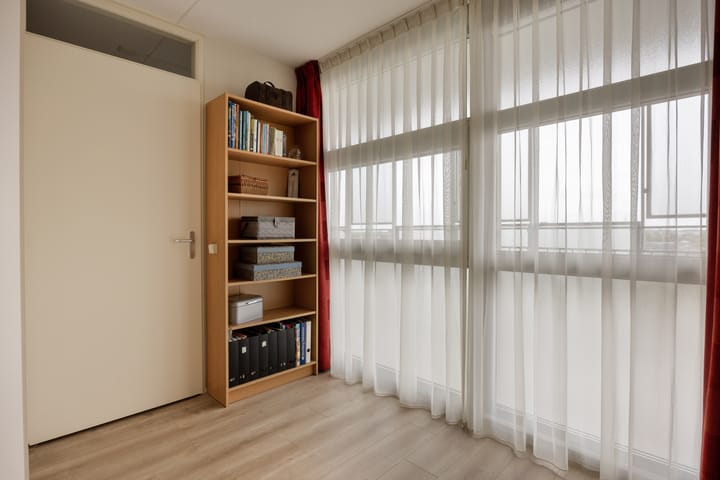 Photo 14 of Middeldijkerplein 118