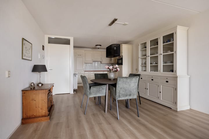 Photo 17 of Middeldijkerplein 118