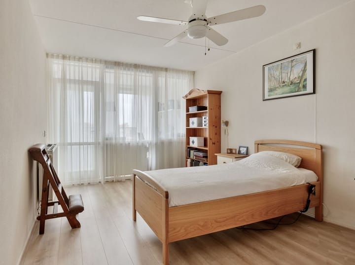 Photo 21 of Middeldijkerplein 118