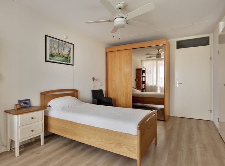 Photo 22 of Middeldijkerplein 118