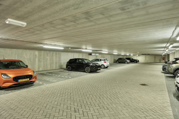 Photo 30 of Middeldijkerplein 118