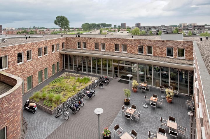 Photo 37 of Middeldijkerplein 118