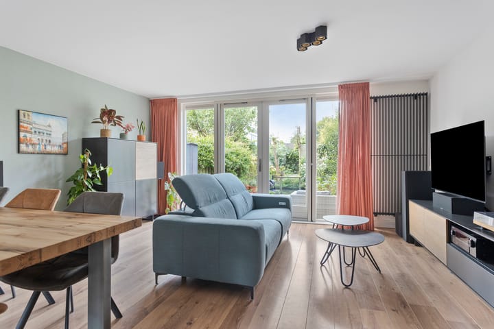 Foto 2 van Middenmolenlaan 9