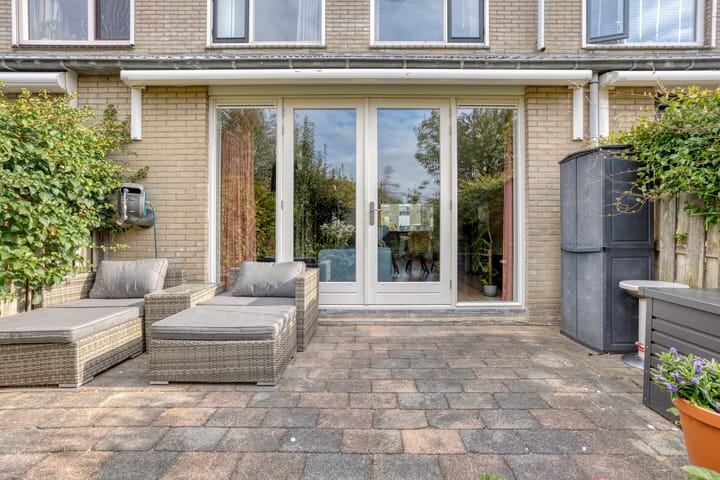 Foto 17 van Middenmolenlaan 9