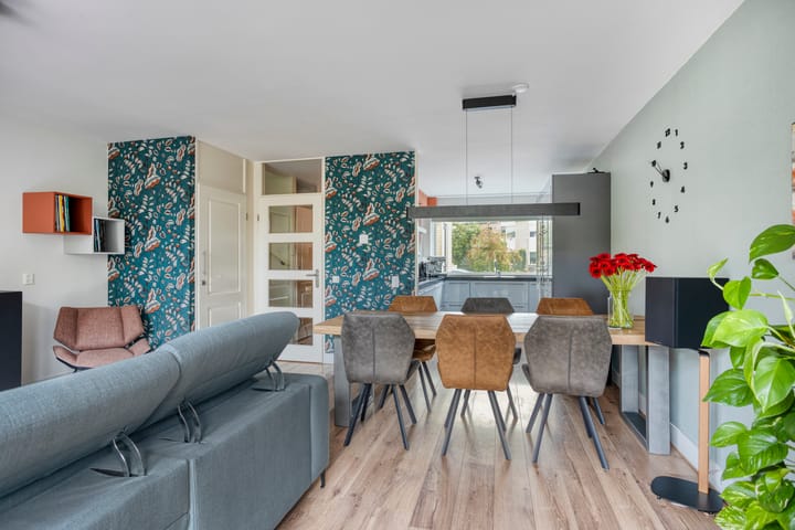 Foto 12 van Middenmolenlaan 9