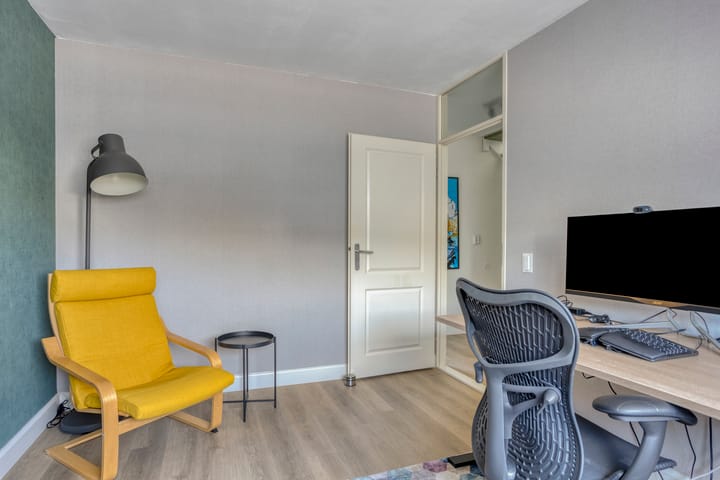 Foto 25 van Middenmolenlaan 9