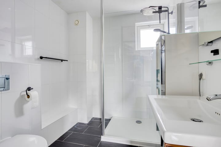 Foto 23 van Middenmolenlaan 9