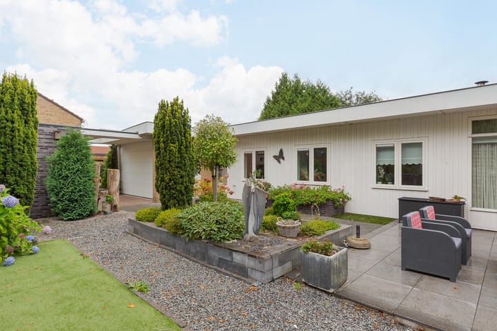 Photo 35 of Steenwijkerweg 50