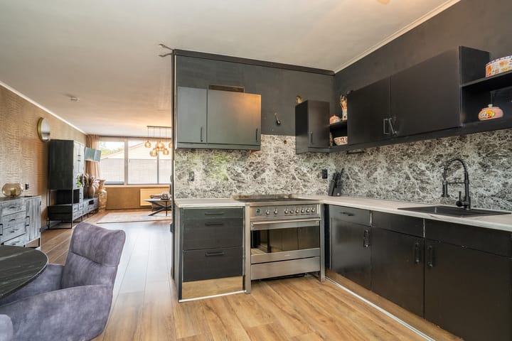 Photo 14 of Bruggemanlanden 11