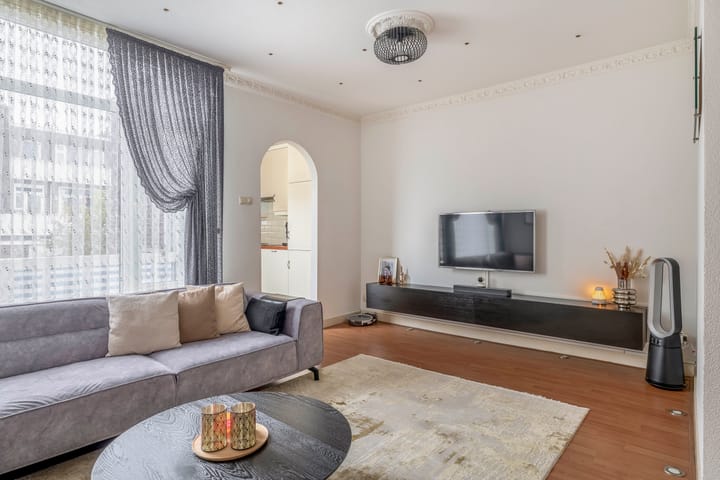 Photo 10 of J A Alberdingk Thijmstraat 39-B