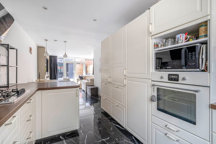 Photo 15 of Bilderdijkstraat 9