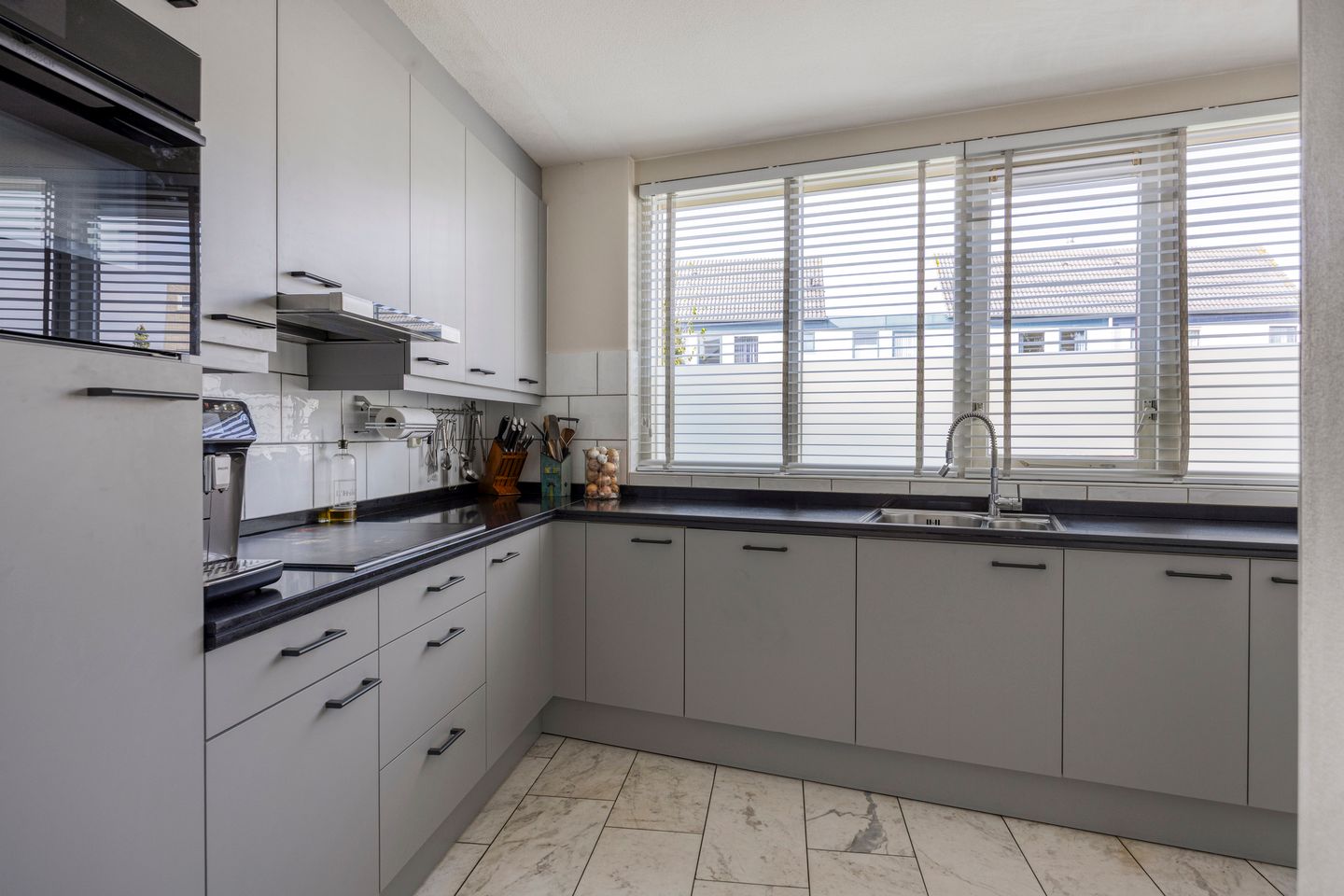 Foto 19 van F.J. Ebbensstraat 86