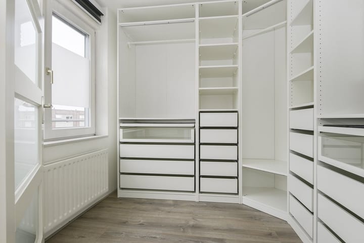 Photo 11 of Zenderstraat 228