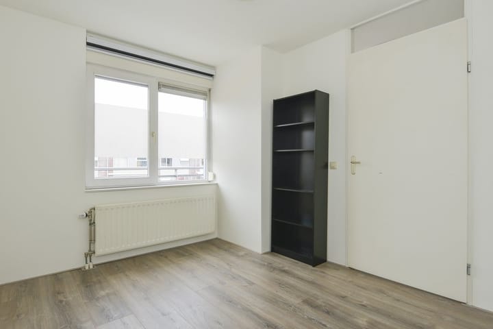 Photo 10 of Zenderstraat 228