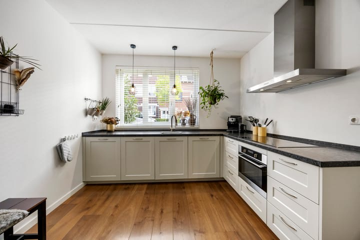 Photo 3 of Albert Trouwborststraat 13