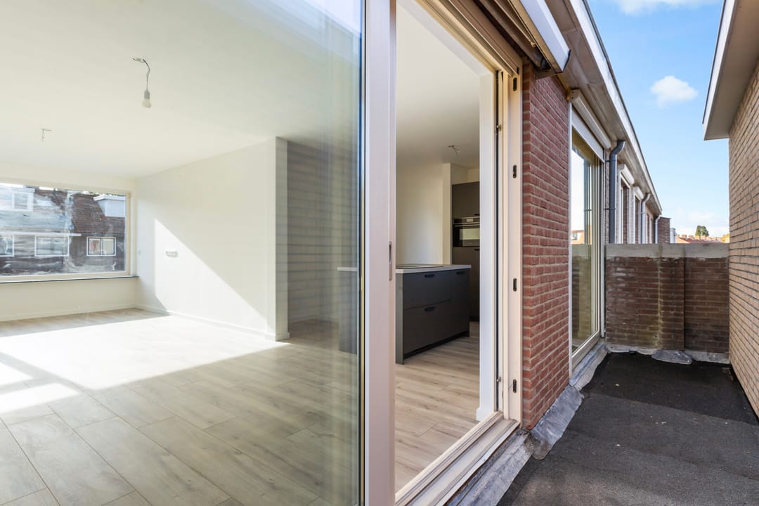 Photo 13 of Vossiusstraat 50