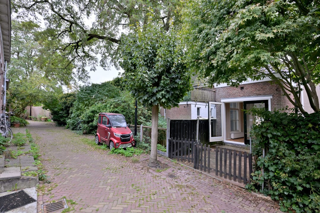 Photo 11 of Graaf van Burenstraat 25