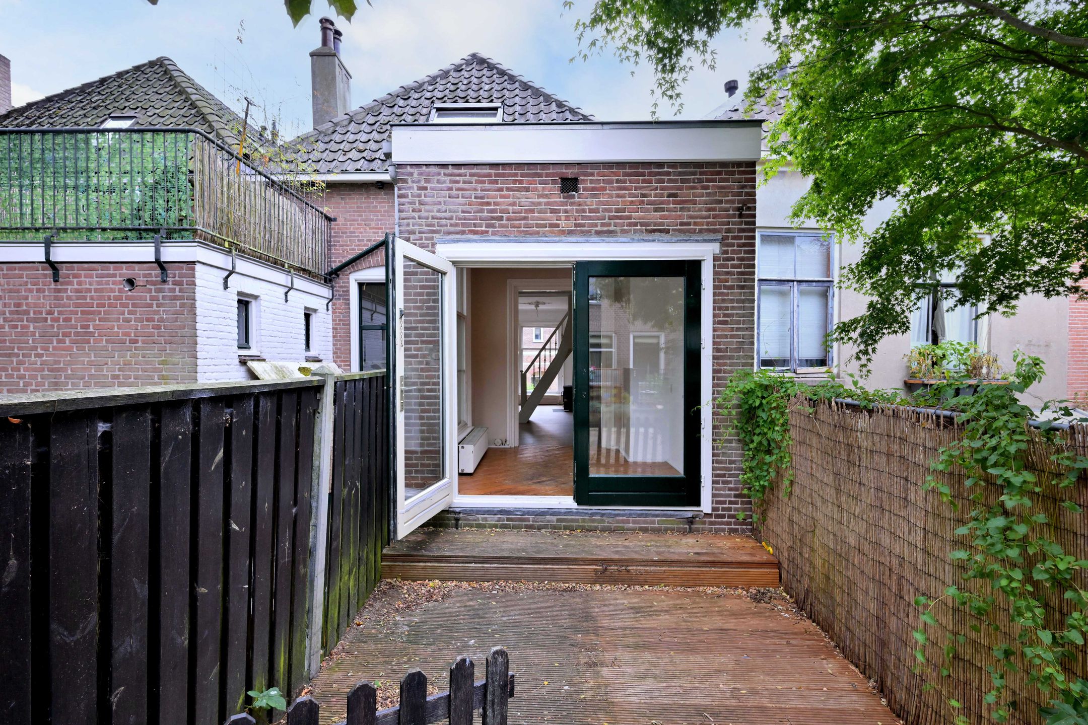 Photo 12 of Graaf van Burenstraat 25