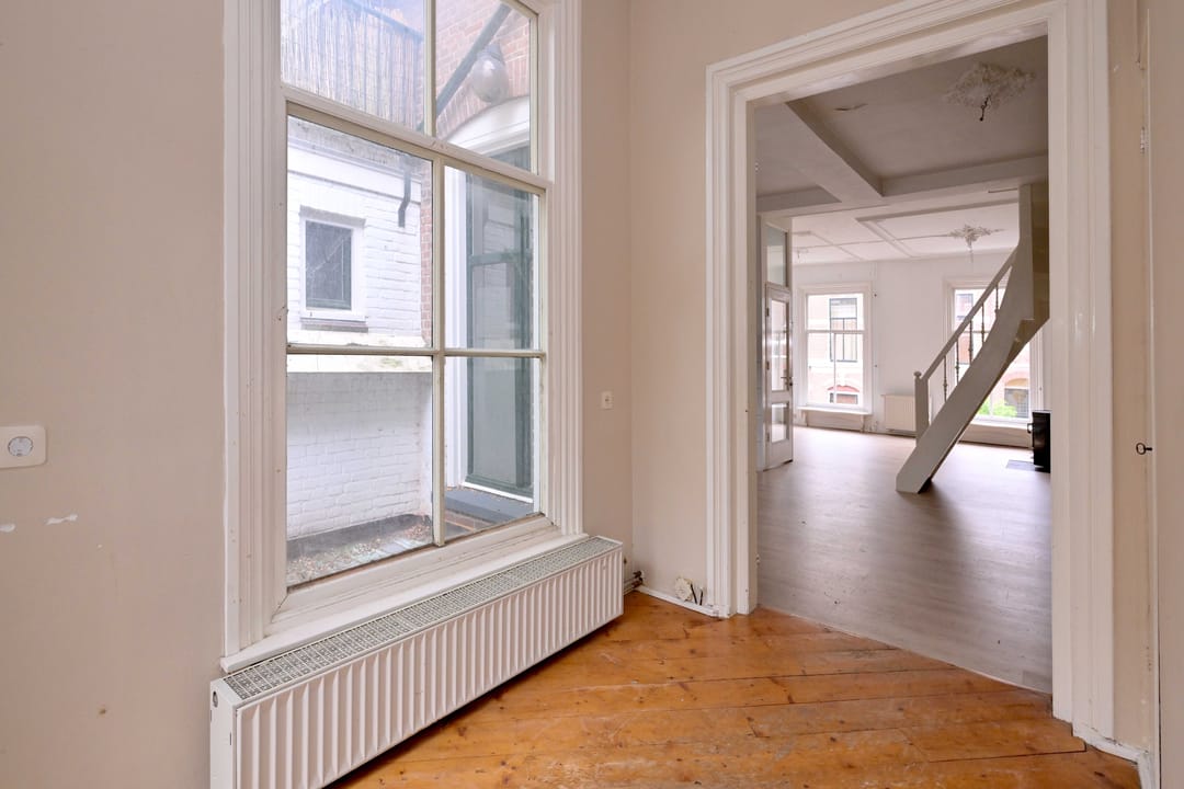 Photo 13 of Graaf van Burenstraat 25