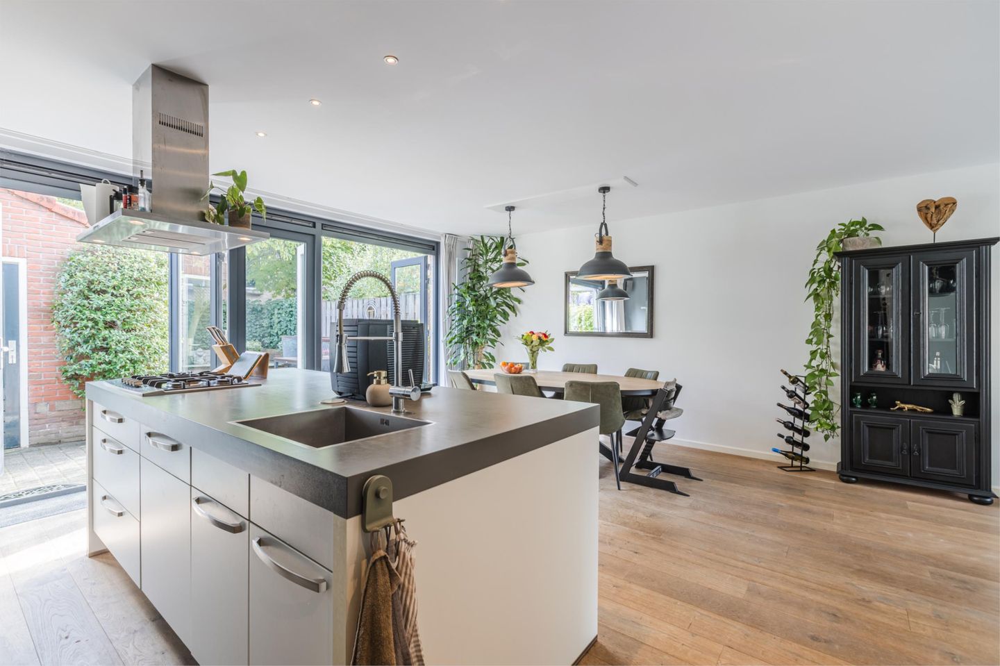 Foto 4 van Mecklenburgstraat 8