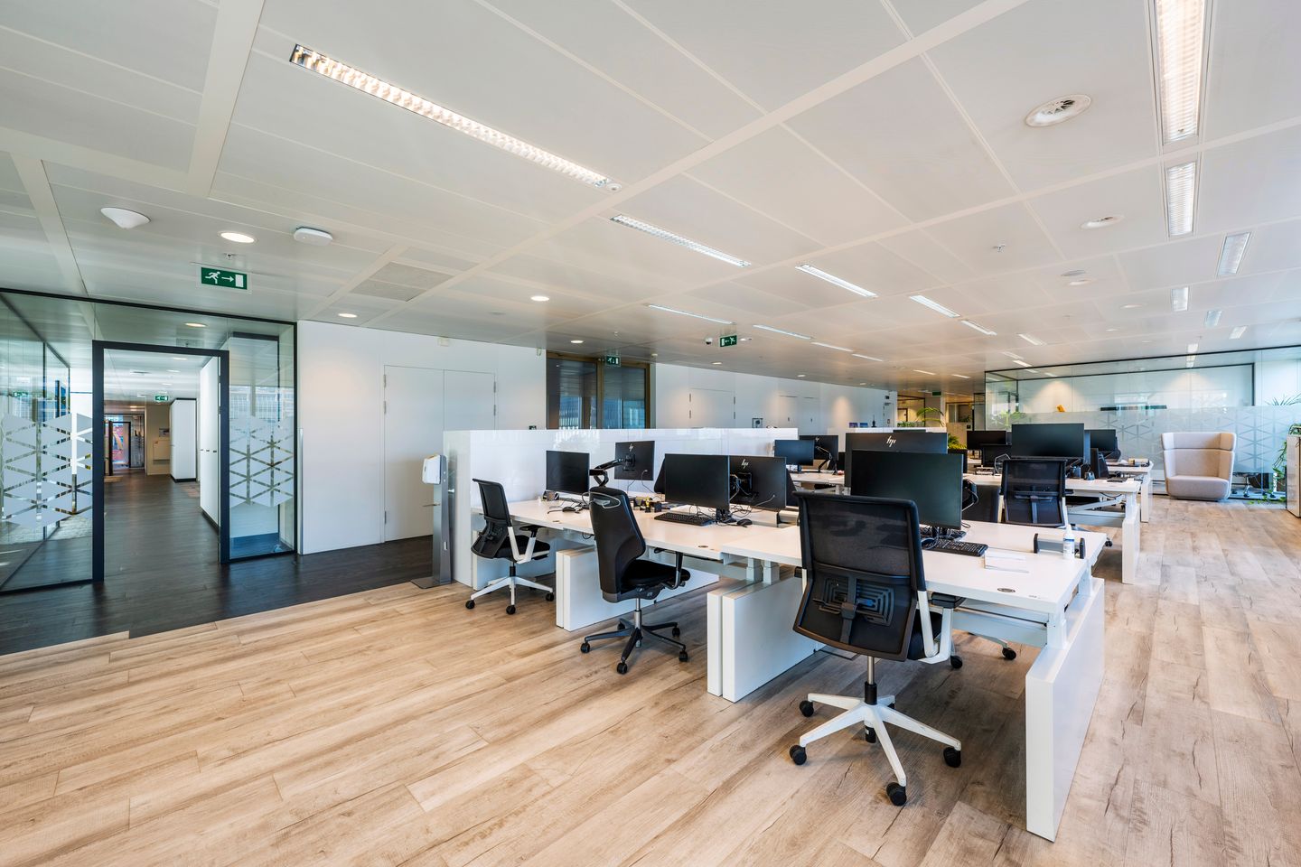 Bekijk foto 2 van Claude Debussylaan 88