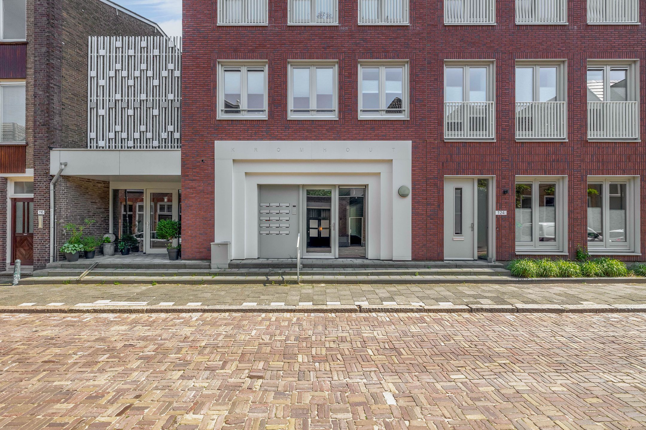 Photo 6 of Kromhout 122-B