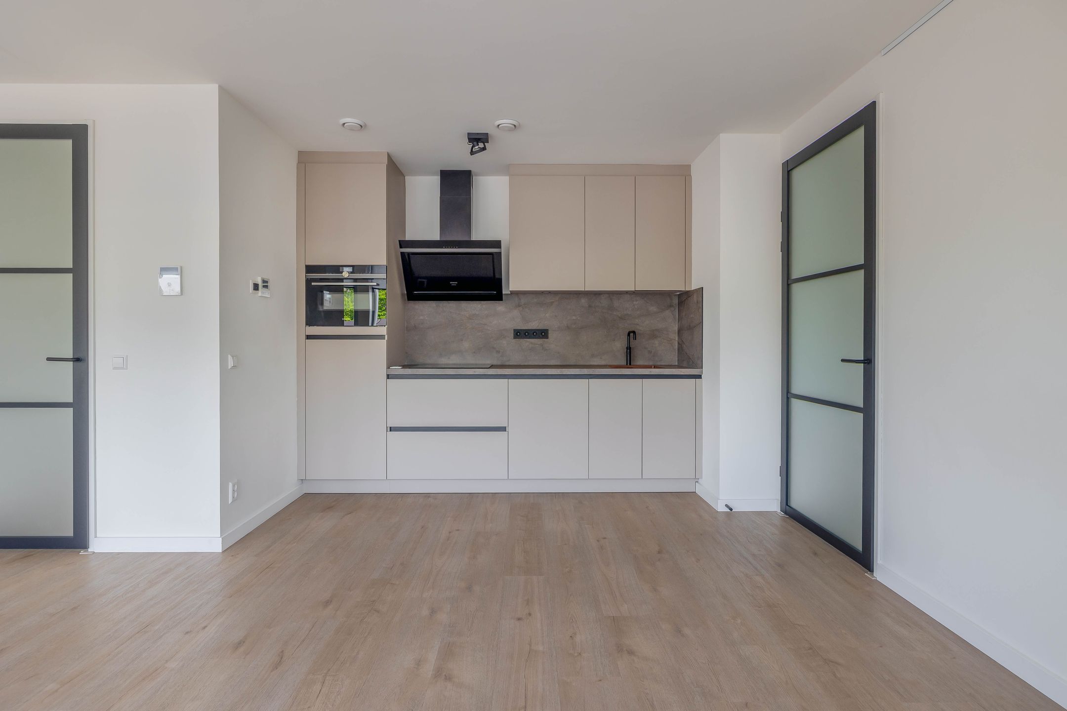 Photo 12 of Kromhout 122-B