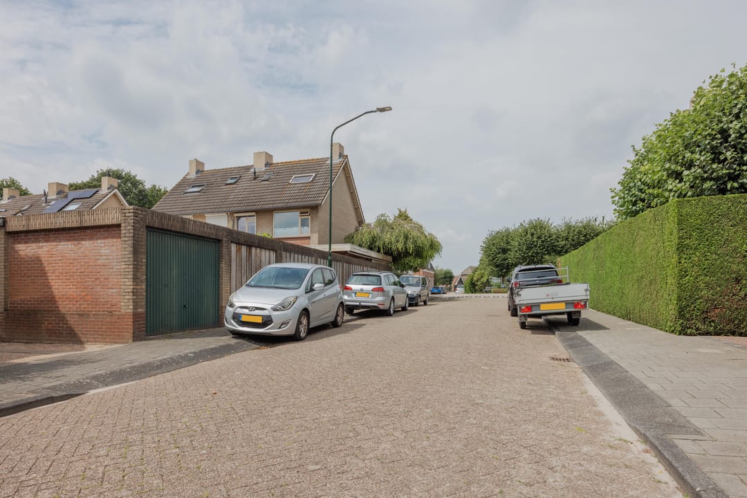 Photo 7 of Biezenstraat 3