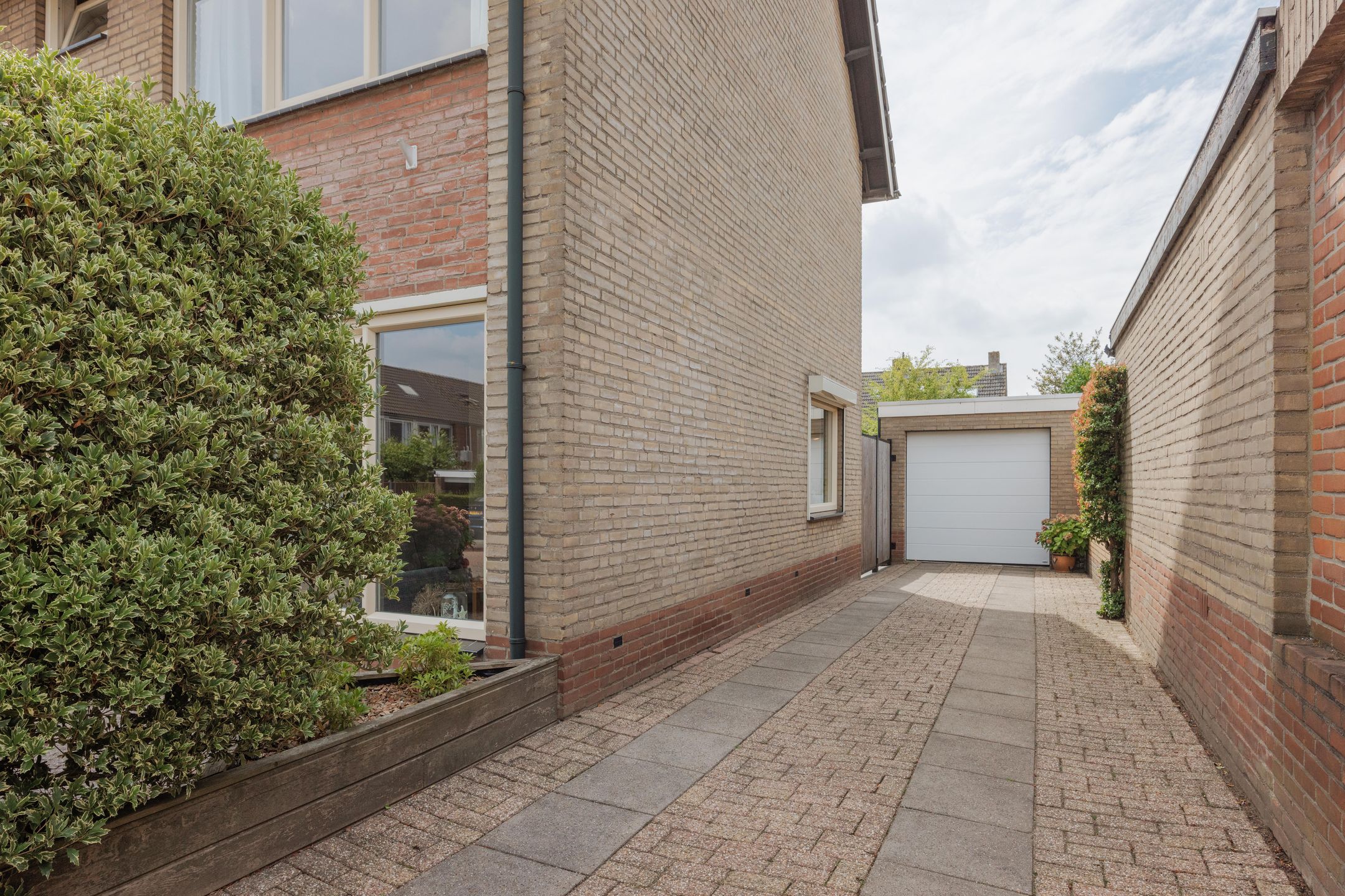 Photo 9 of Biezenstraat 3