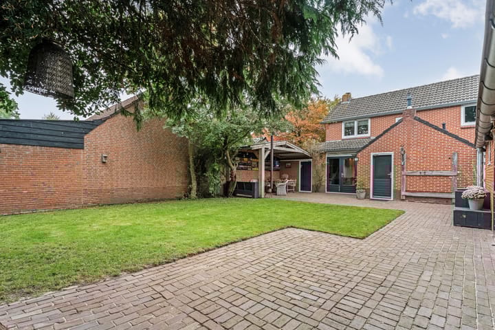 Foto 41 van Burgemeester Schuitestraat 17