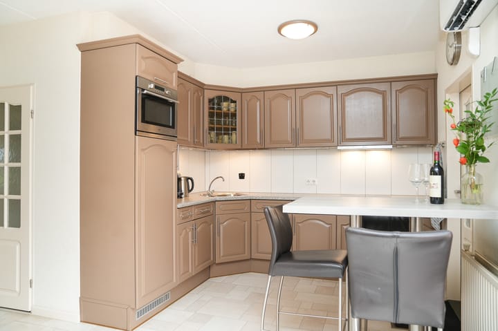 Photo 9 of Van Buurenstraat 12