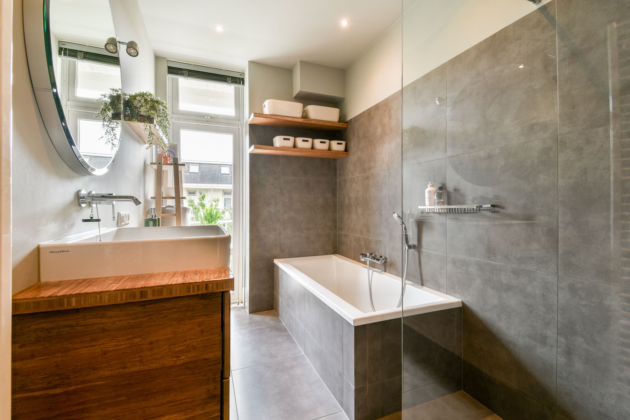 Photo 12 of Bentinckstraat 89-3