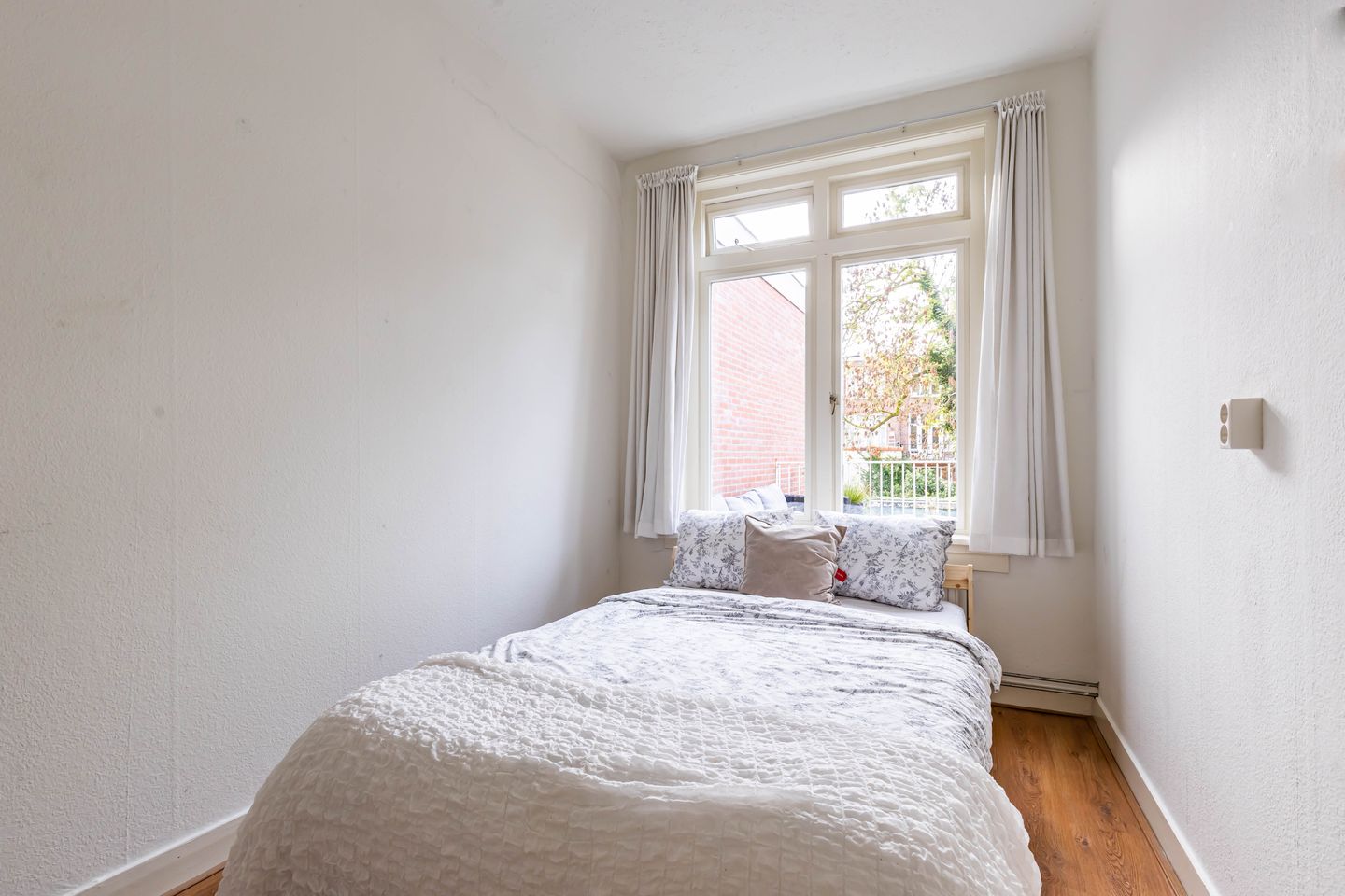 Photo 19 of Witte de Withstraat 12-A