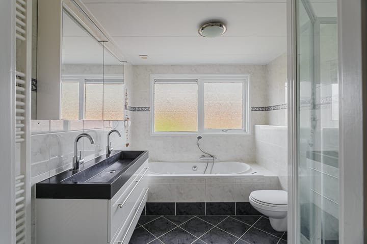 Foto 34 van Dokter Rutgers van der Loeffstraat 11