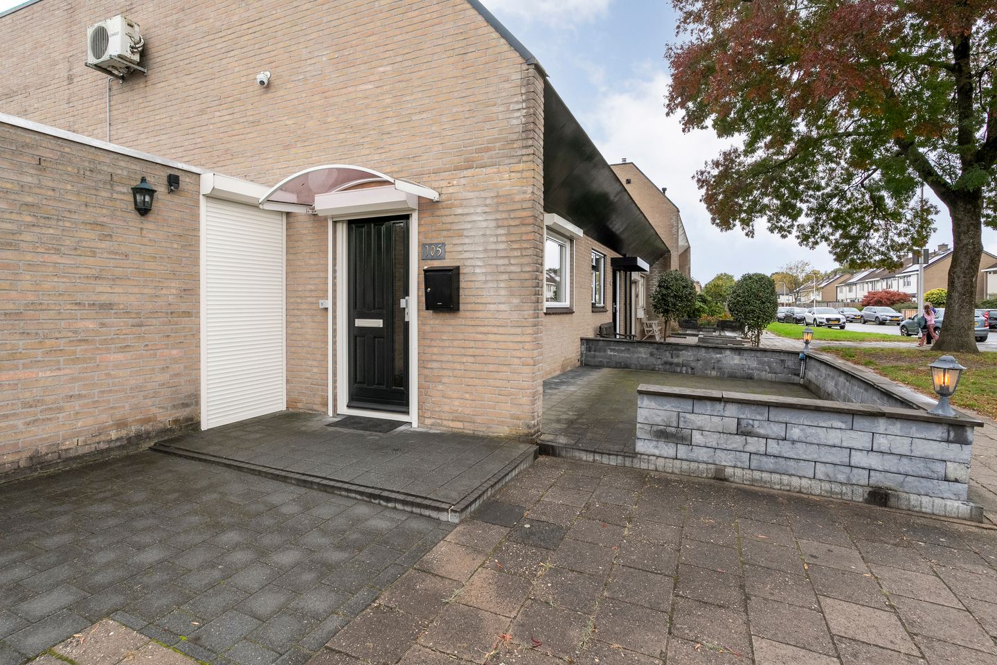 Photo 5 of Grovestins 105