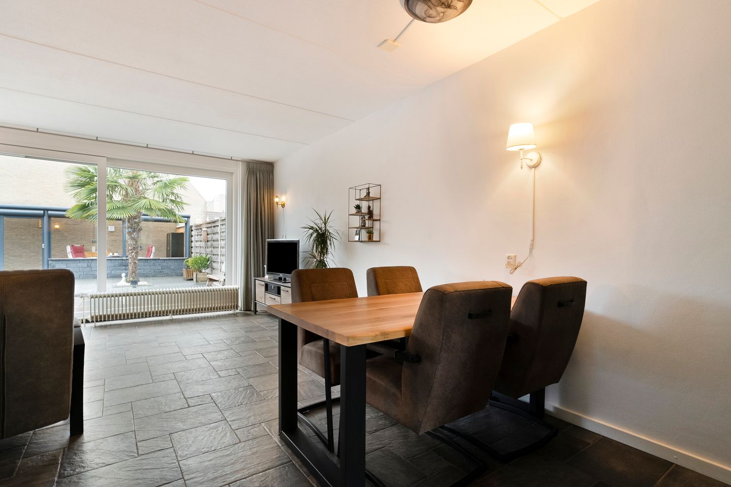 Photo 10 of Grovestins 105