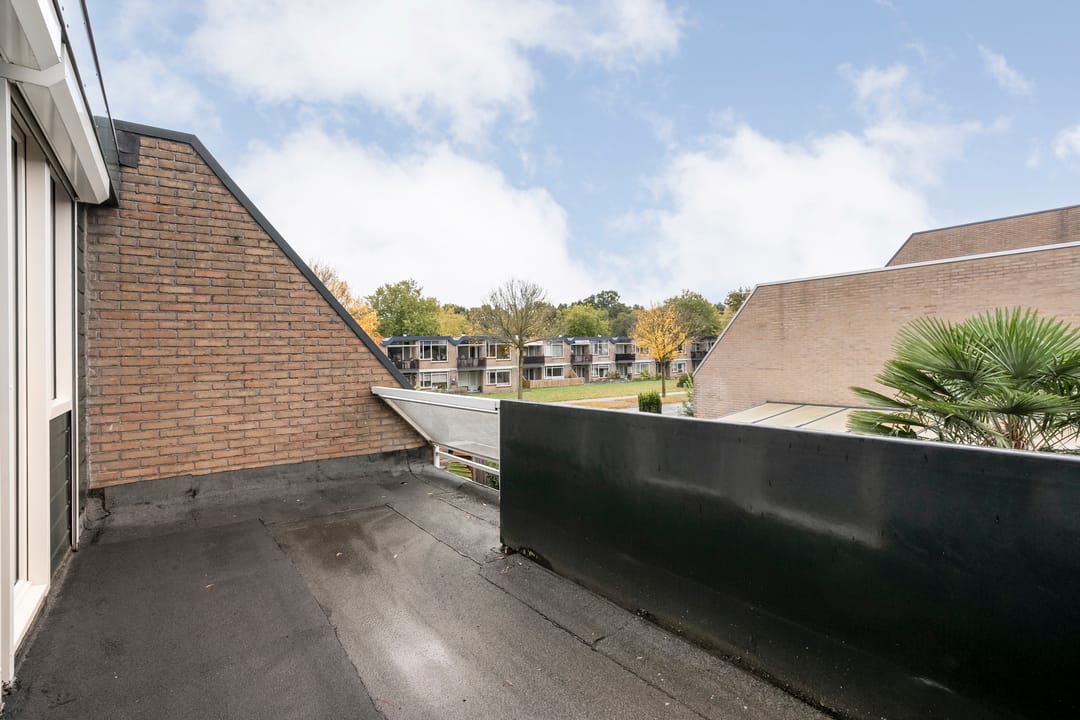 Photo 16 of Grovestins 105