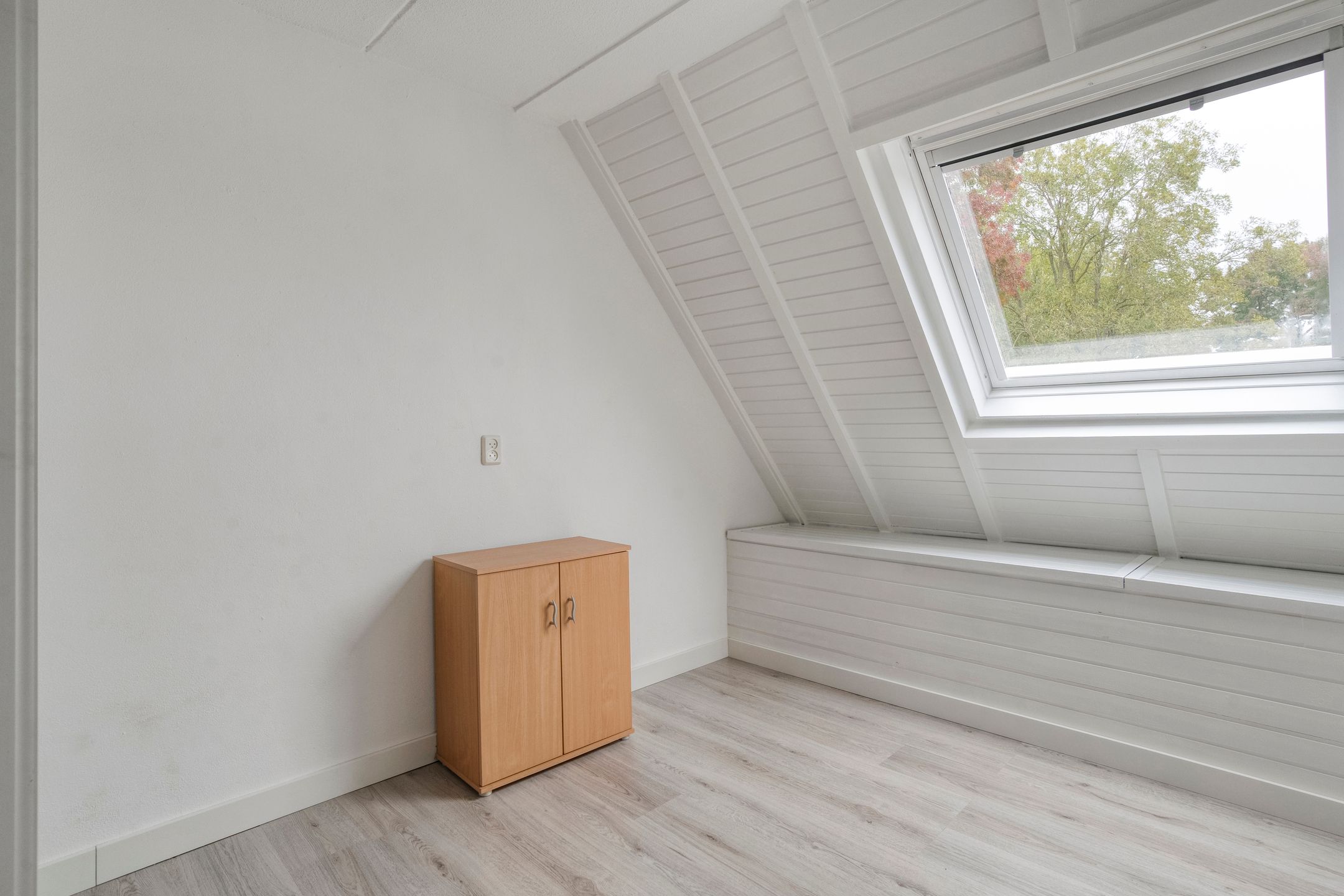 Photo 18 of Grovestins 105