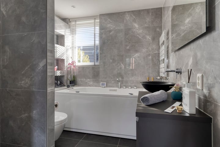 Foto 16 van Witte Ring 121-A